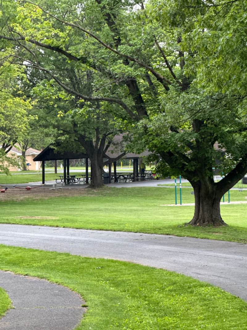 walking near me in Wyomissing Hills Memorial Park in spring