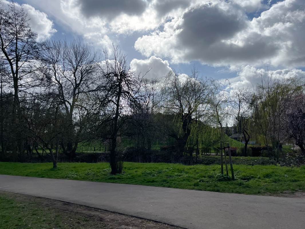 walking near me in Castle Gardens in spring