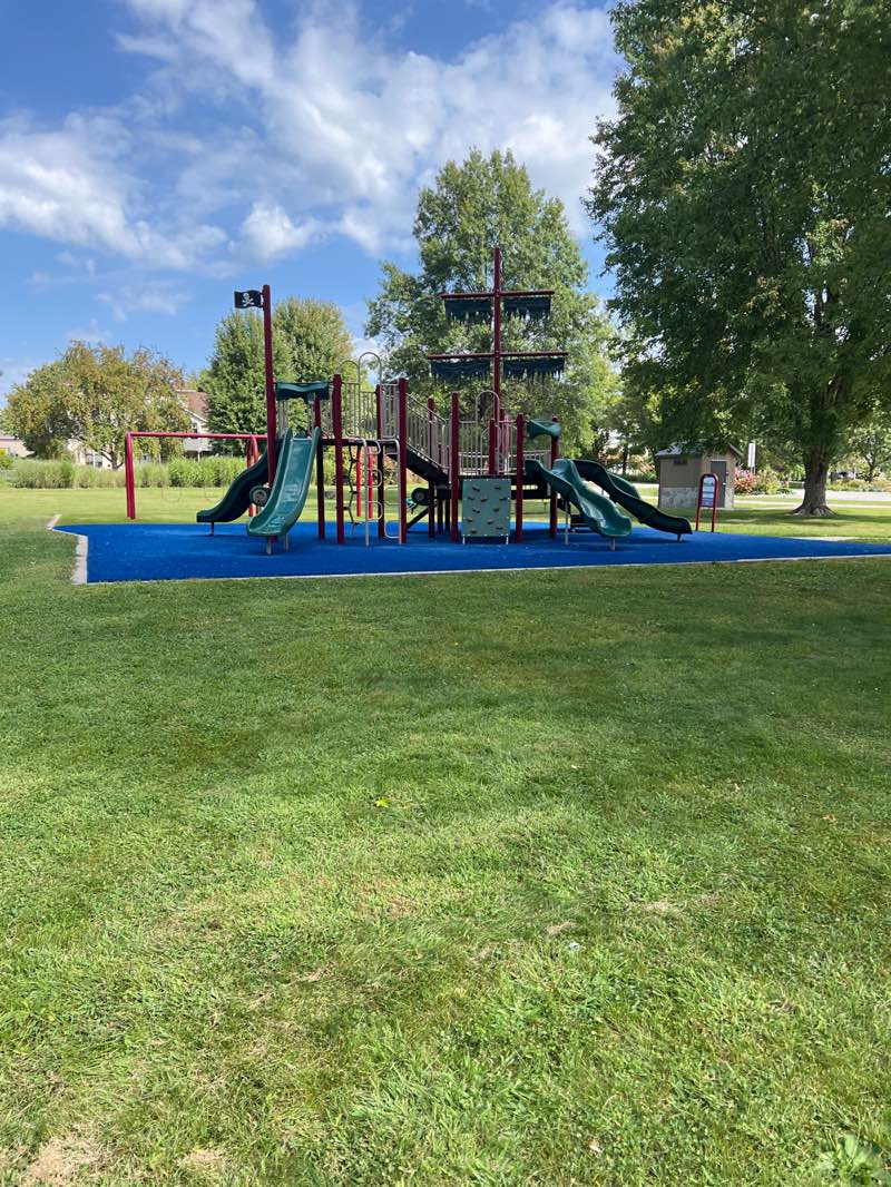 walking near me in Hollow View Park in autumn