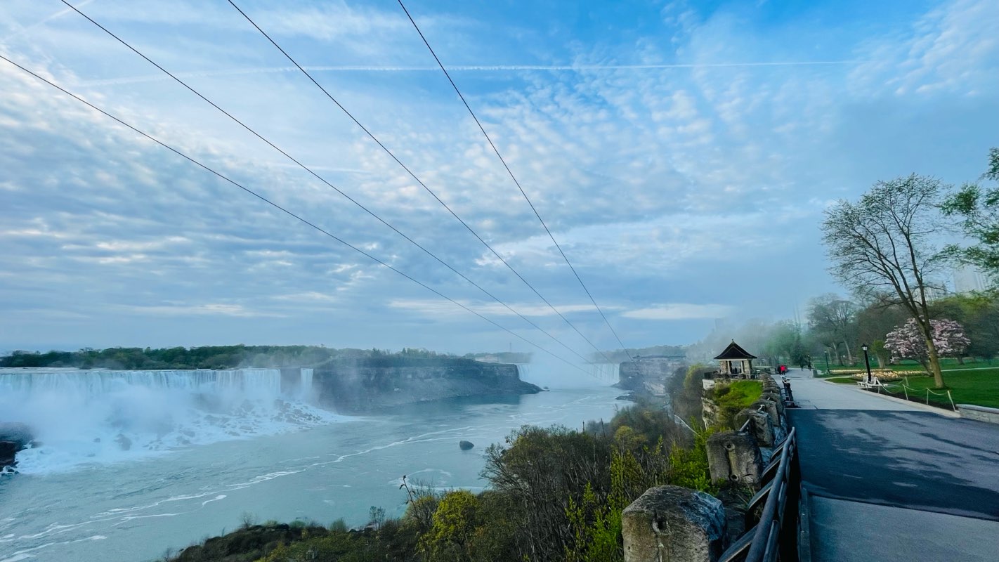 walking near me in Niagara Falls State Park in winter
