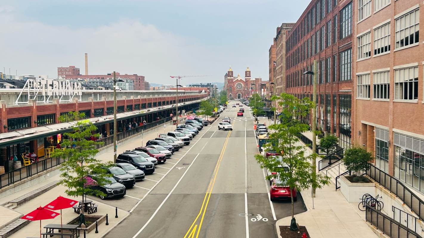 walking near me in Schenley Plaza in summer