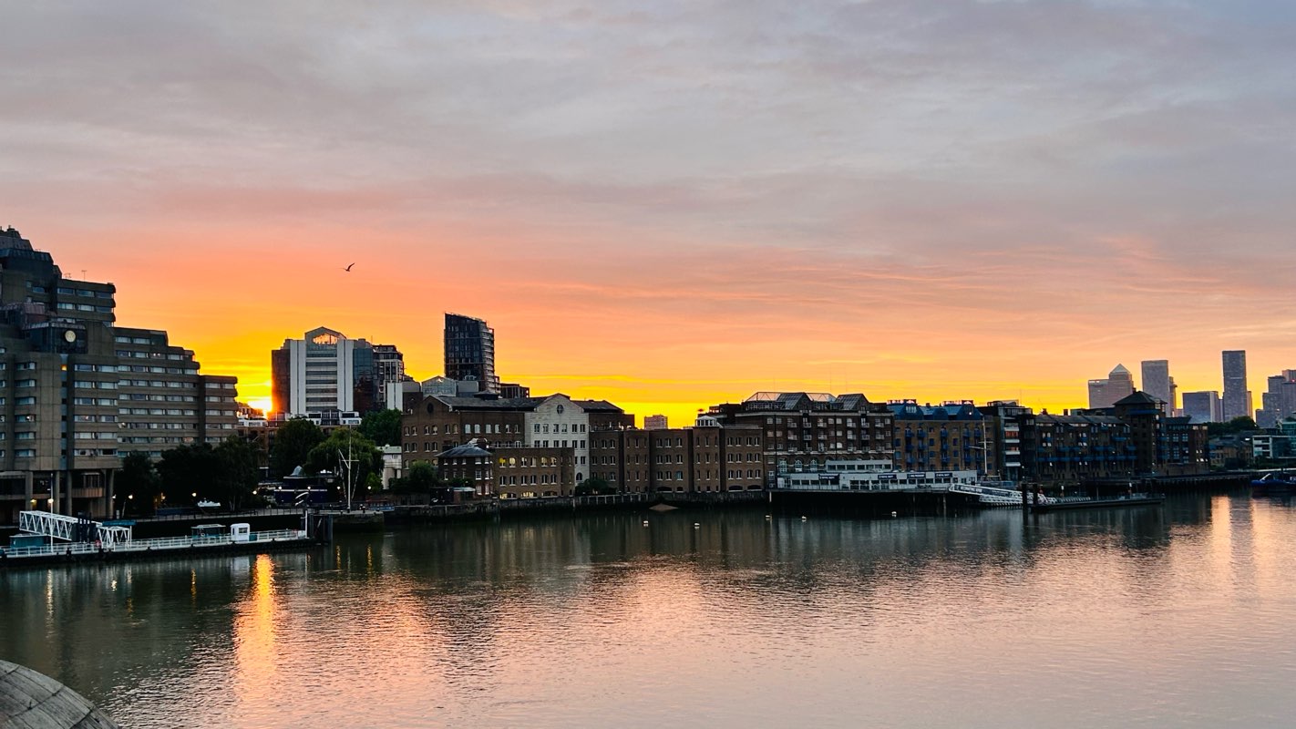 walking near me in Stonegrove Park in autumn