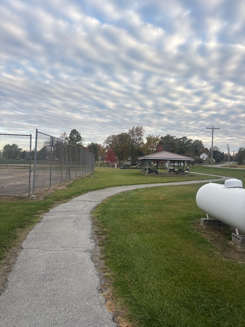 walking near me in Middleburg Memorial in autumn