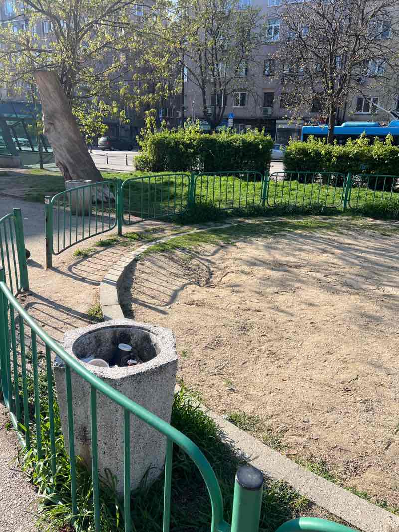 walking near me in Градина Църква "Св. Георги" in spring