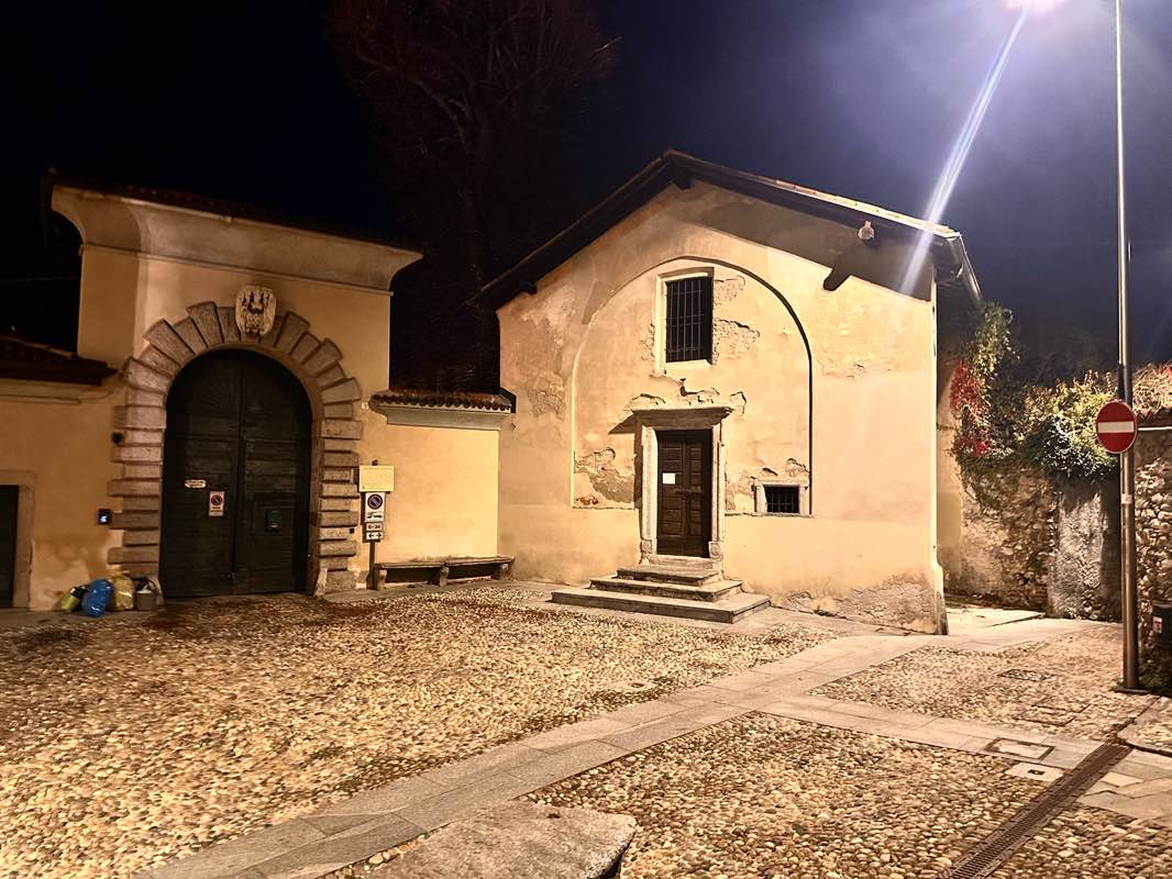 walking near me in Parco Villa Calvi in autumn