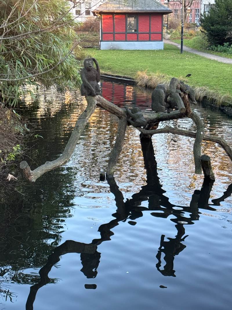 walking near me in Muinkpark in winter