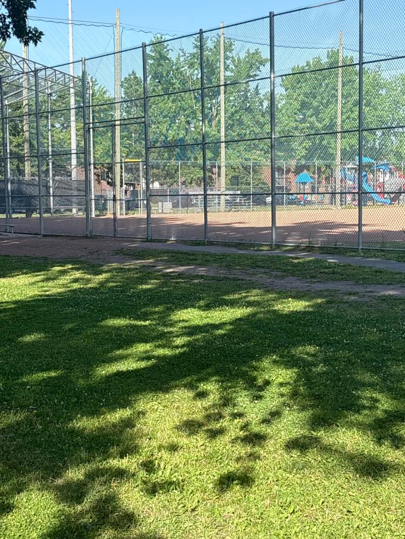 walking near me in Park Parc St Alphonse in summer