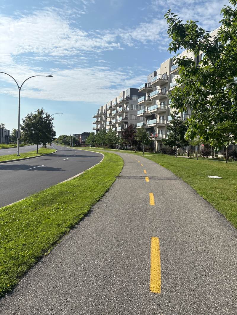 walking near me in Parc Montpetit in autumn