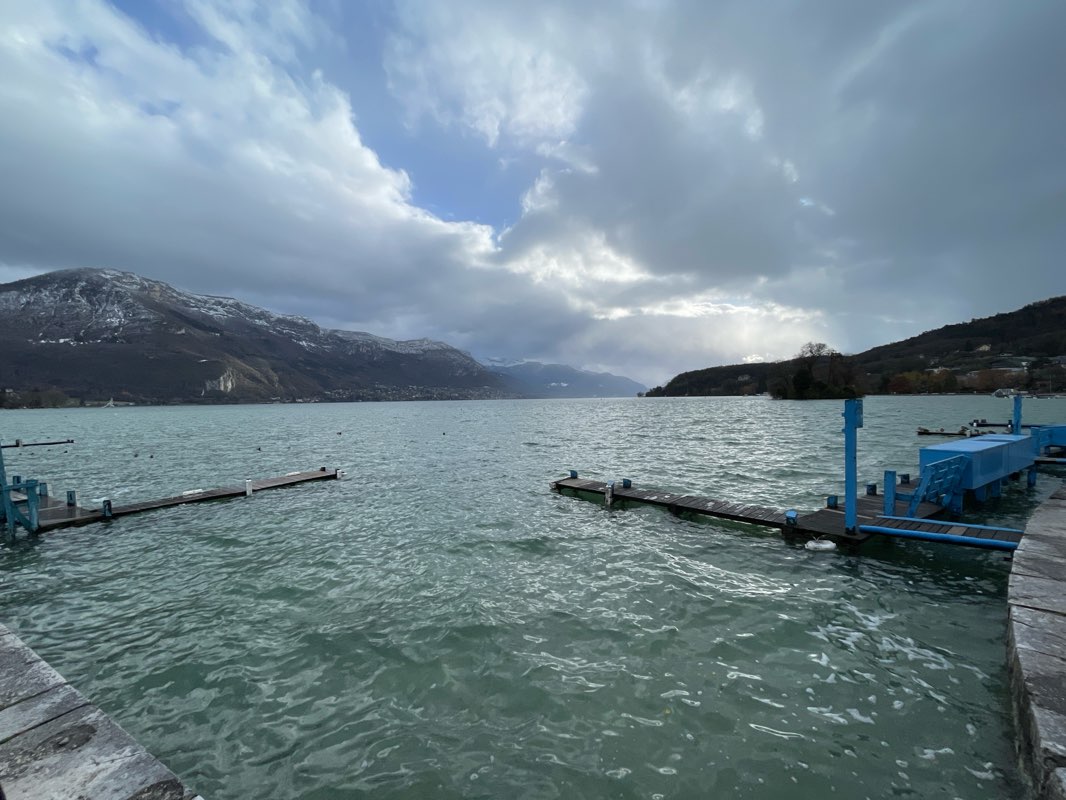 walking near me in Parc le Trésum in winter