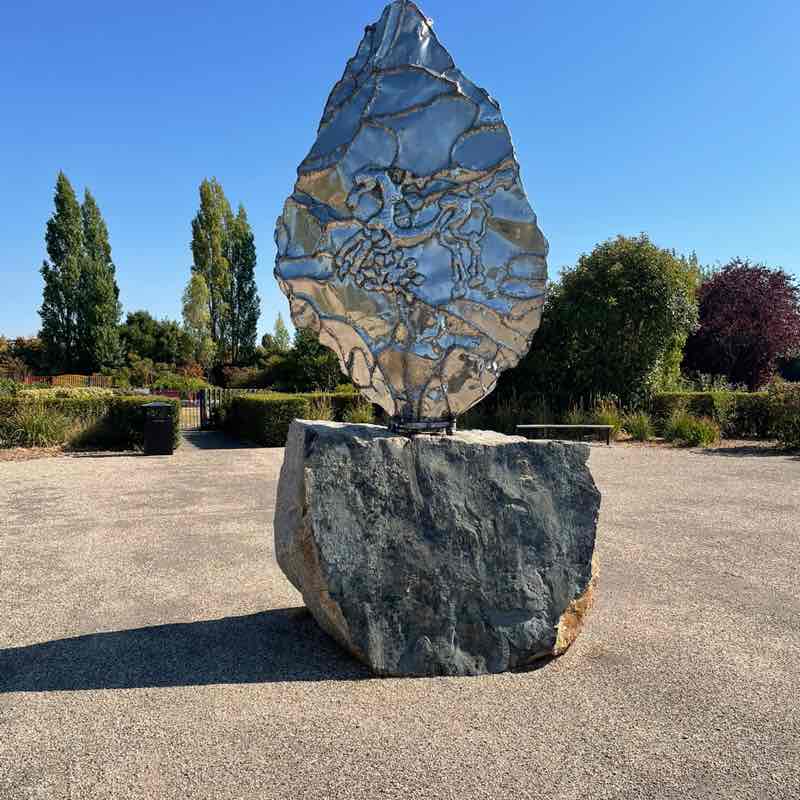 Edwina ❤️🫡💅🤩🫶🏻🙃💄💙 post 3