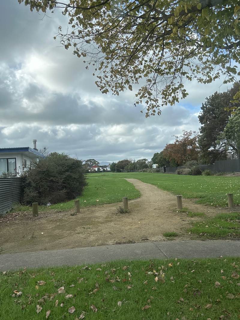walking near me in Clyde Crescent Reserve in autumn