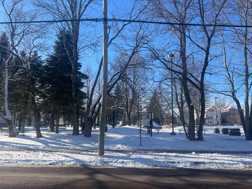 walking near me in Parc des arts du Sommet in winter