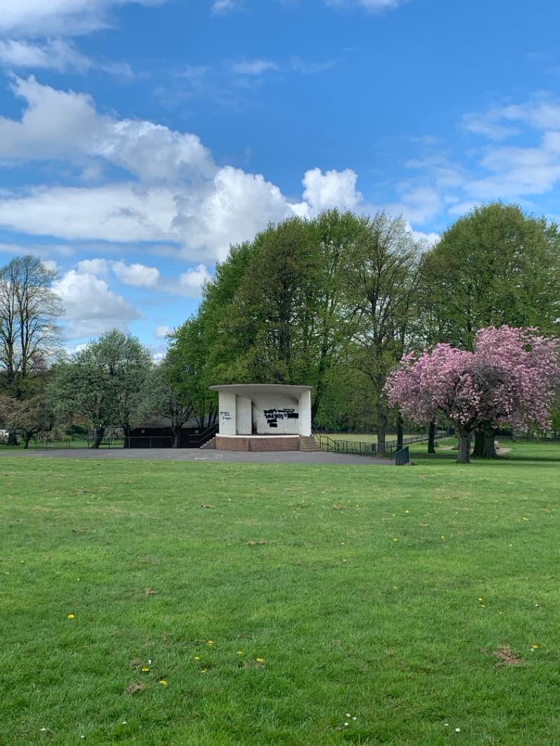 walking near me in Yeoman Hill Park in spring