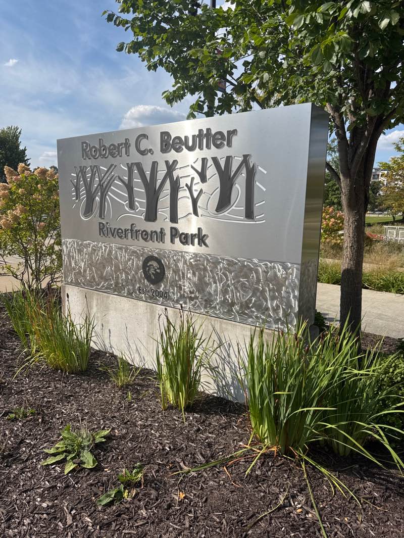 walking near me in Beutter Waterfront Park in autumn