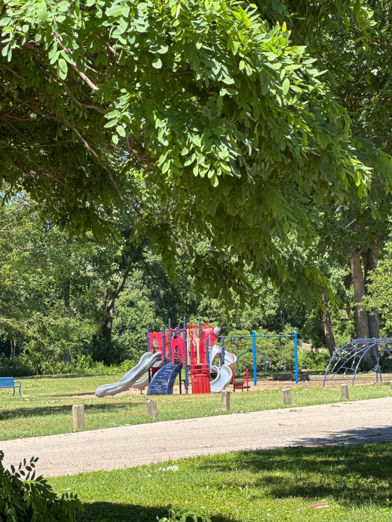 walking near me in Edgewater Park in summer