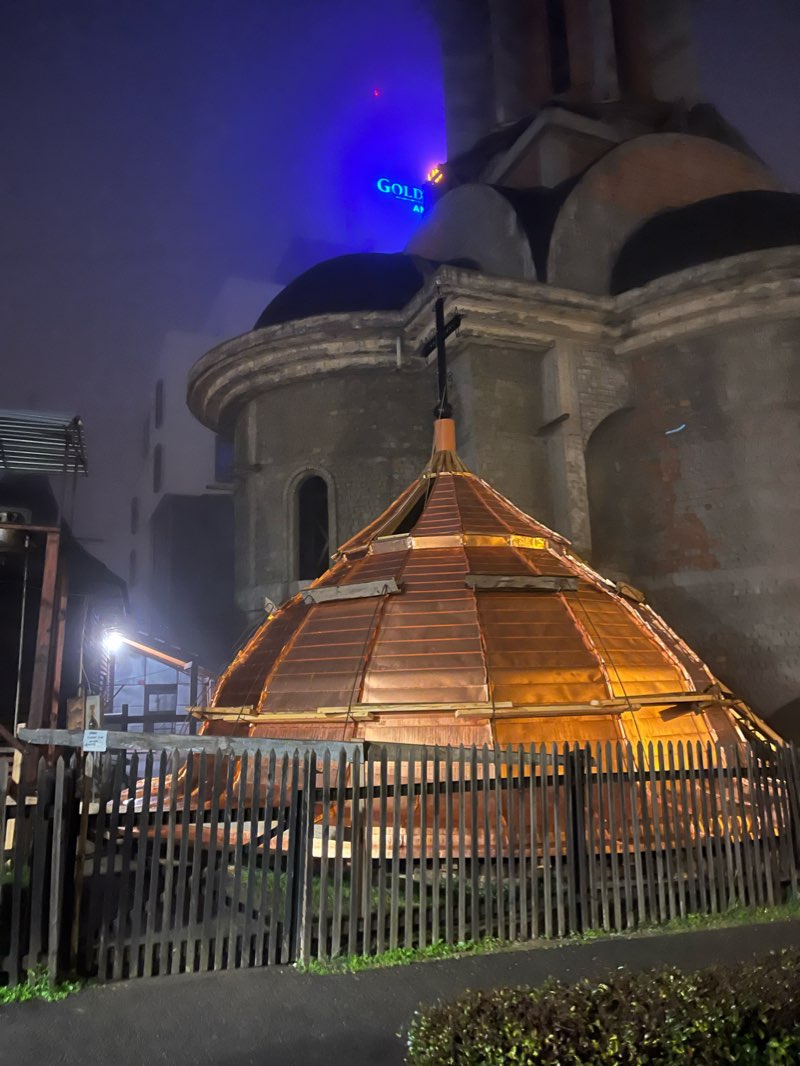 walking near me in Cimitirul Israelit in winter