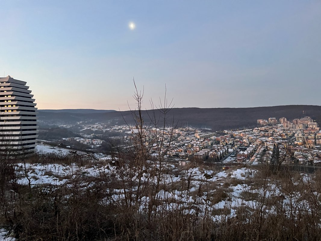 walking near me in Parcul Primăverii in winter
