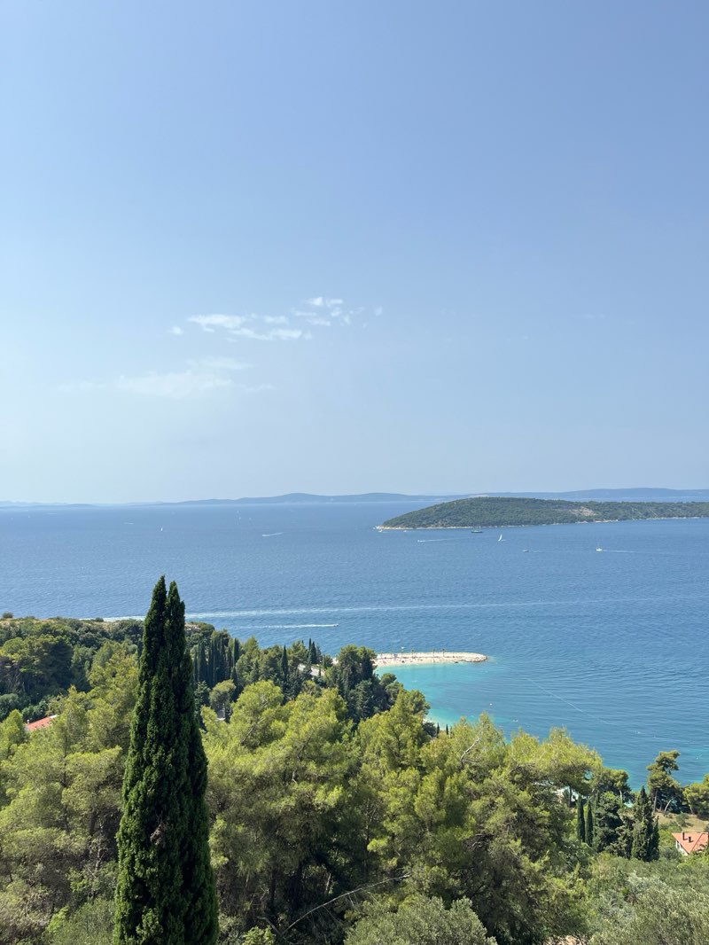 walking near me in Strossmayerov perivoj in winter