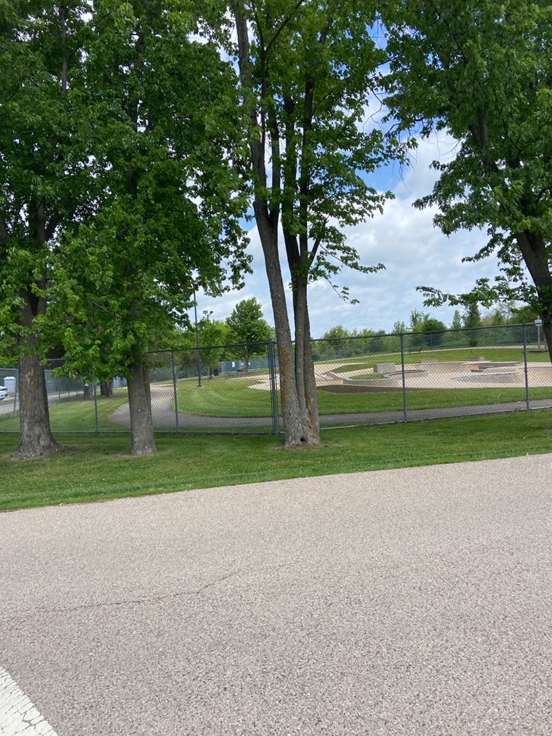 walking near me in Knox Park in summer