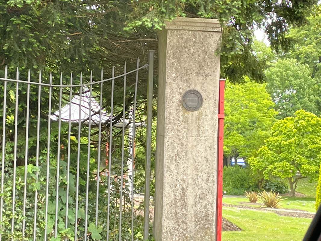 walking near me in Borough Gardens in spring