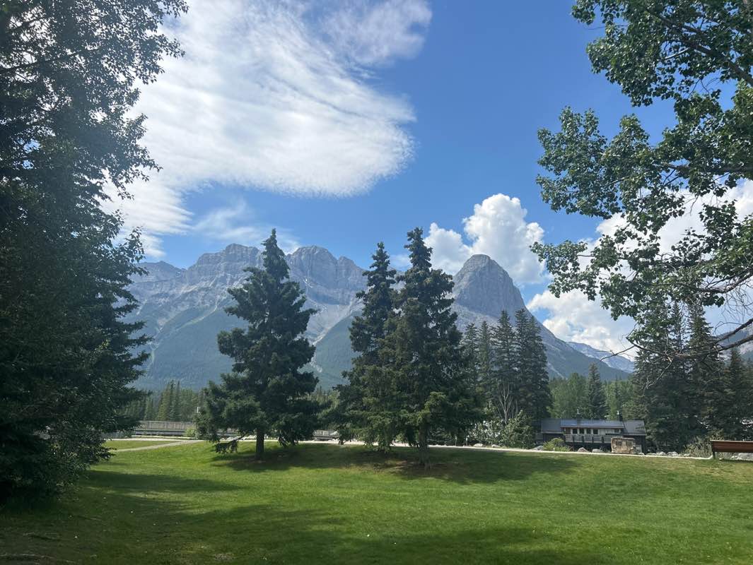 walking near me in Riverside Park in summer