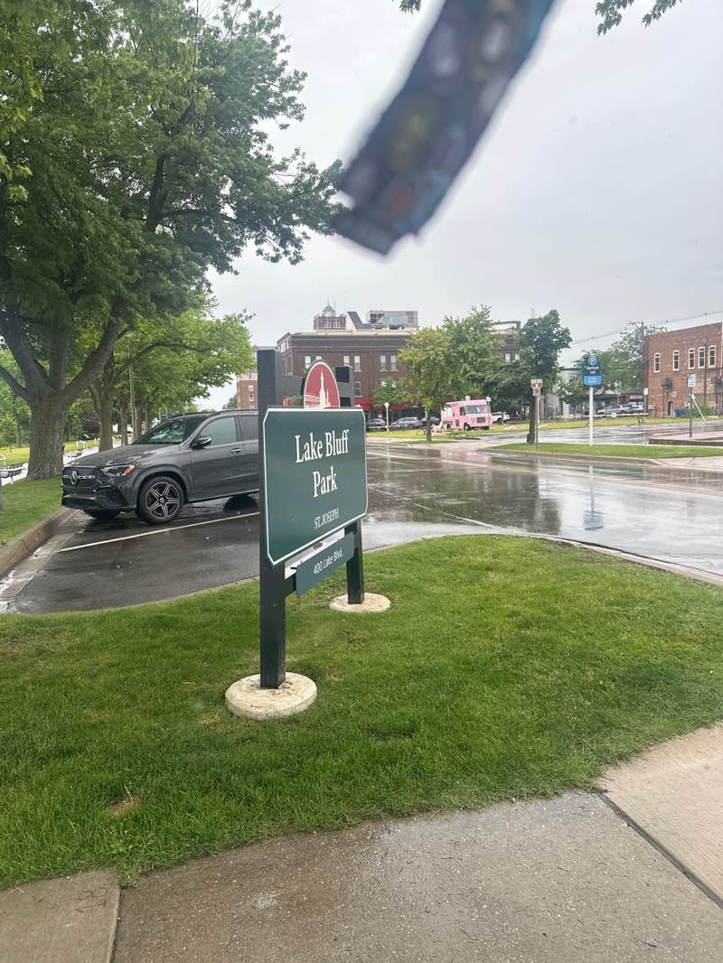 walking near me in Lake Bluff Park in summer