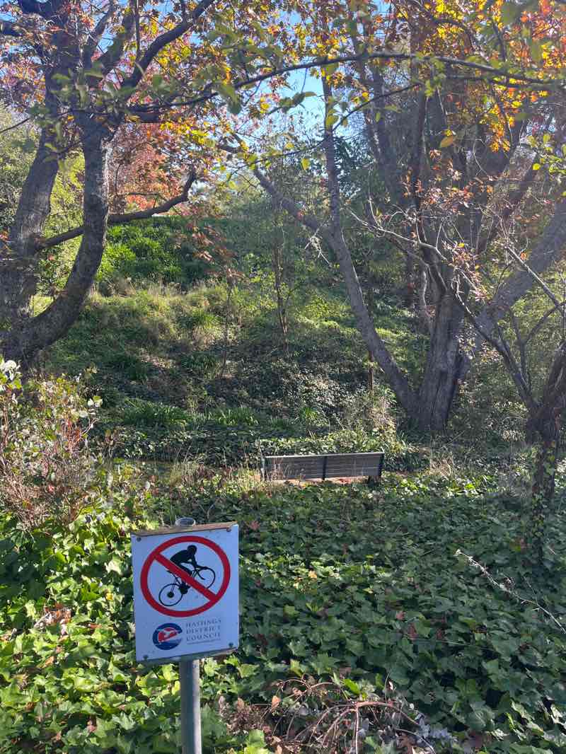 walking near me in Keirunga Gardens in autumn