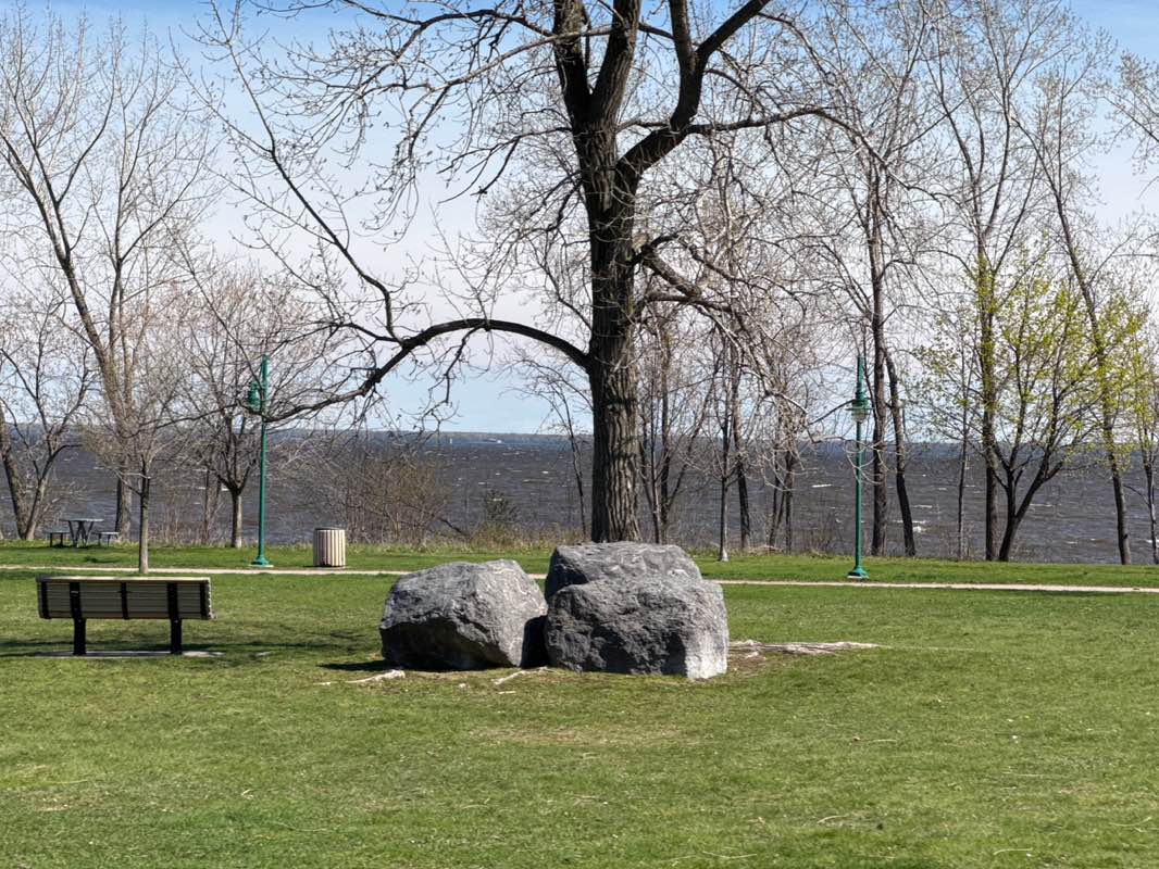 walking near me in Parc de la Grande-Anse in spring