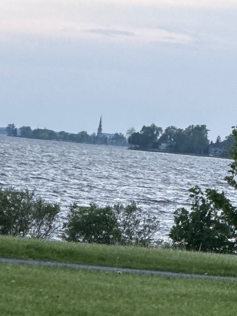 walking near me in Valois Bay Park in summer