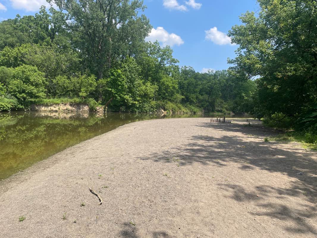 walking near me in Cromwell Park in winter