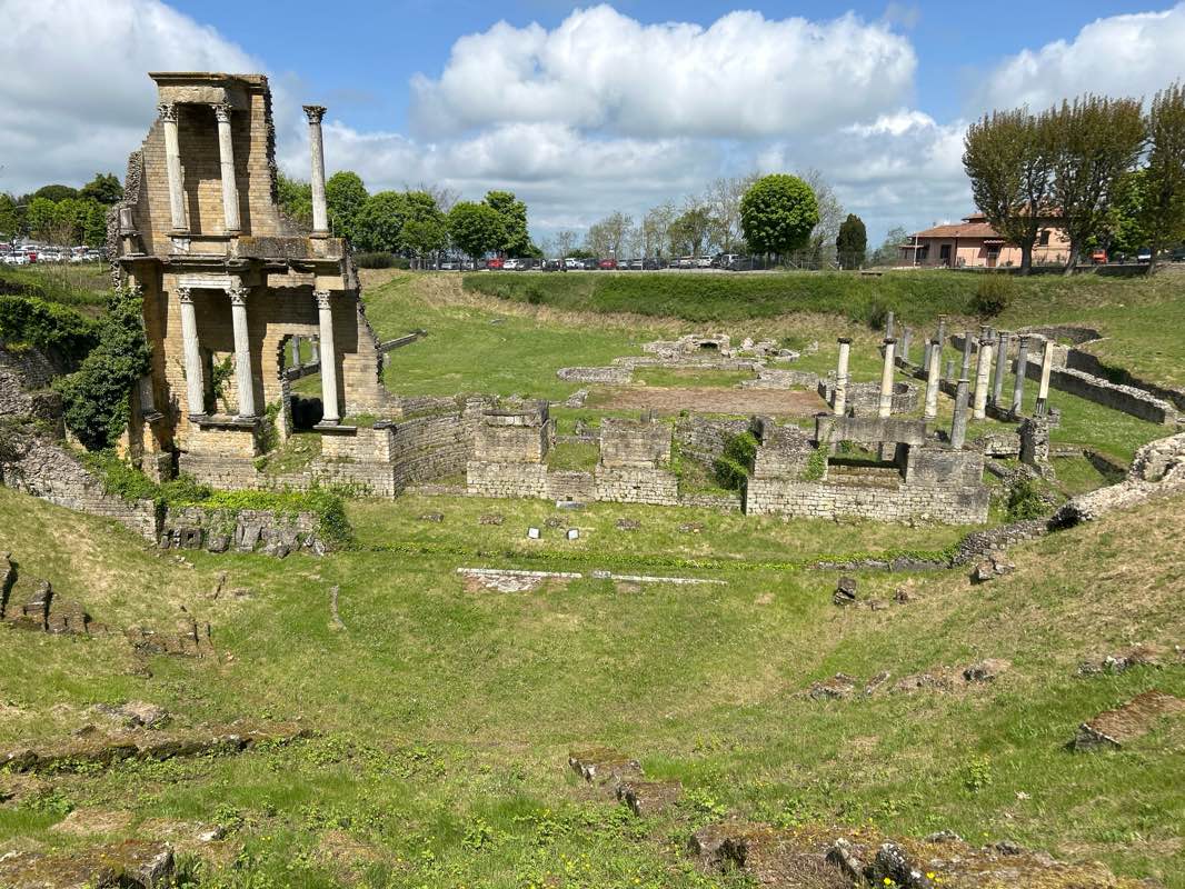 walking near me in Parco Pubblico "Il Bastione" in spring