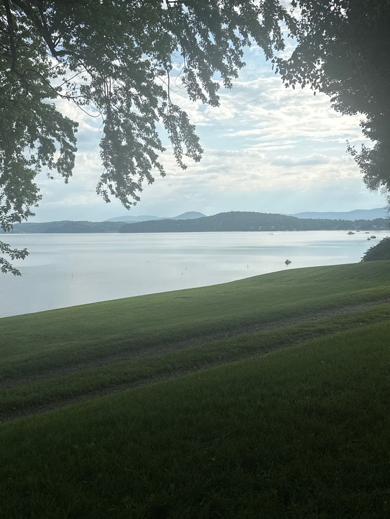 walking near me in Bayside Park in summer