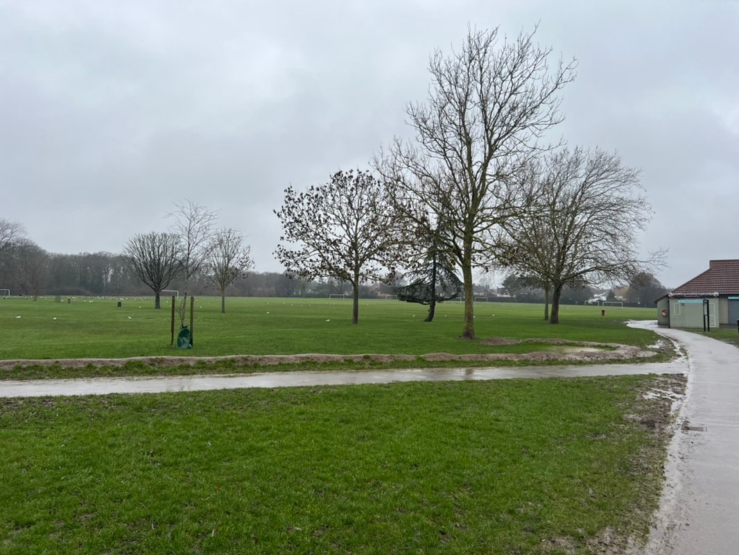 walking near me in Cheam Recreation Ground in winter