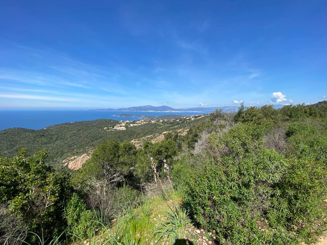 walking near me in Pénitencier de Chjavari in winter
