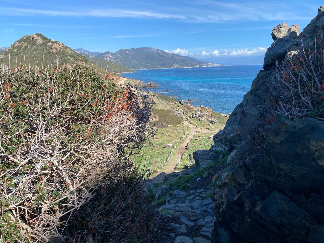 walking near me in Théatre de verdure du Casone in winter