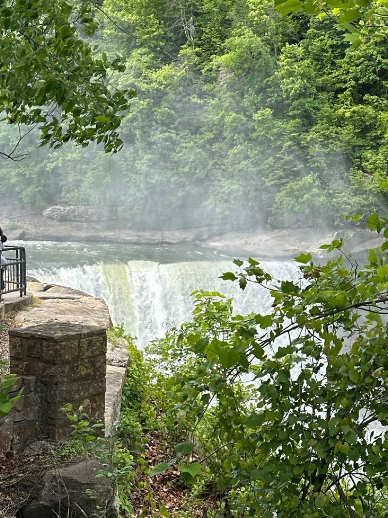 walking near me in Cumberland Falls State Park in spring