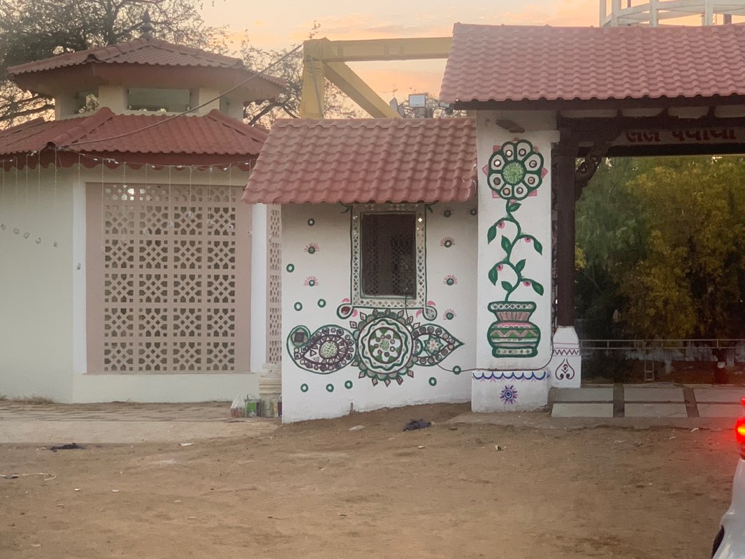 walking near me in Sanskriti Kunj in winter