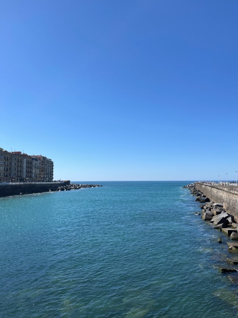 walking near me in Melodi Parkea in spring