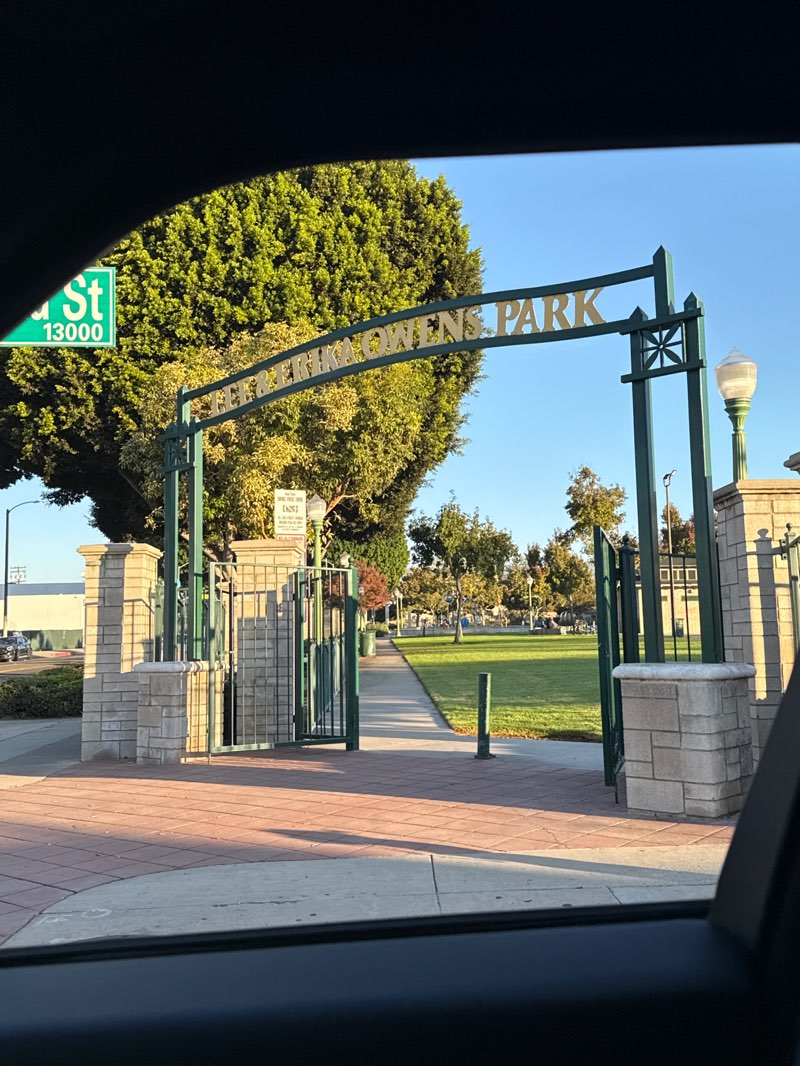 walking near me in Lee & Erika Owens Park in winter