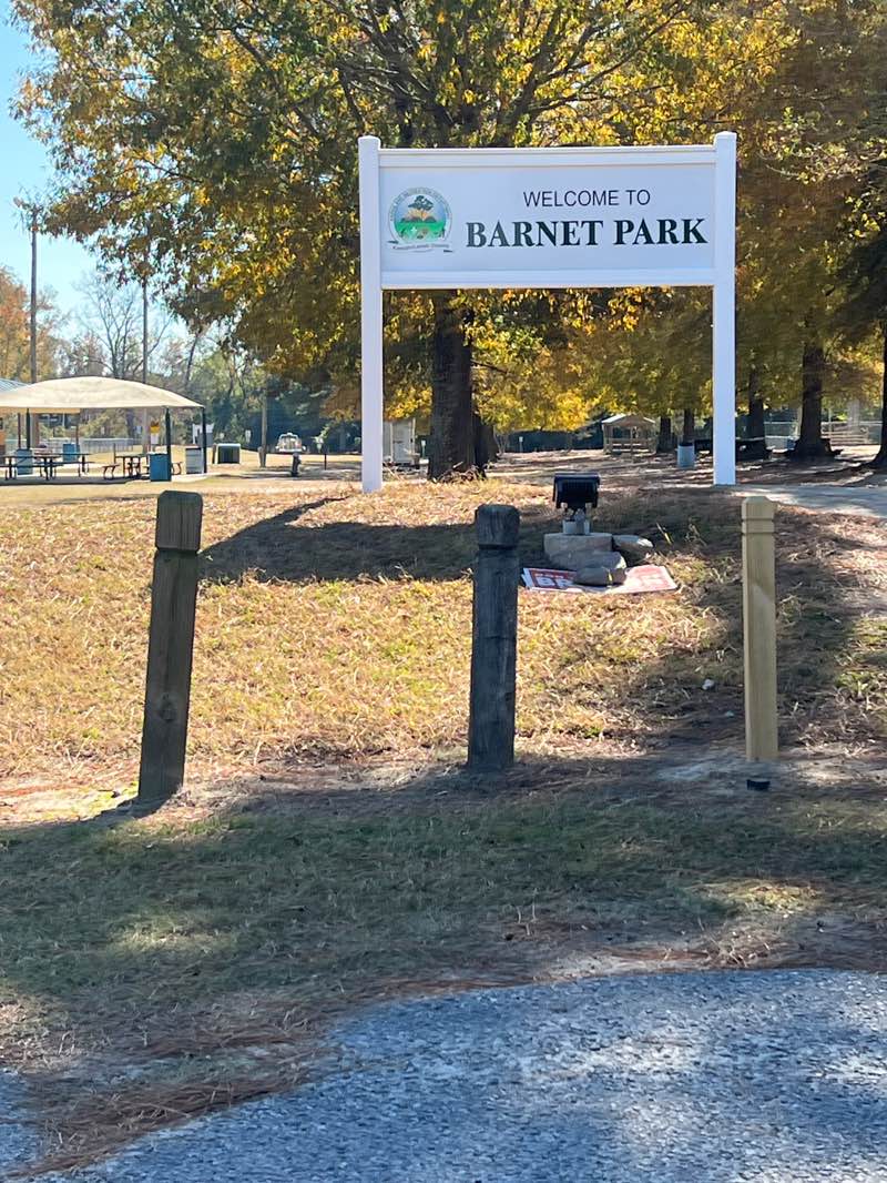 walking near me in Barnet Park in autumn