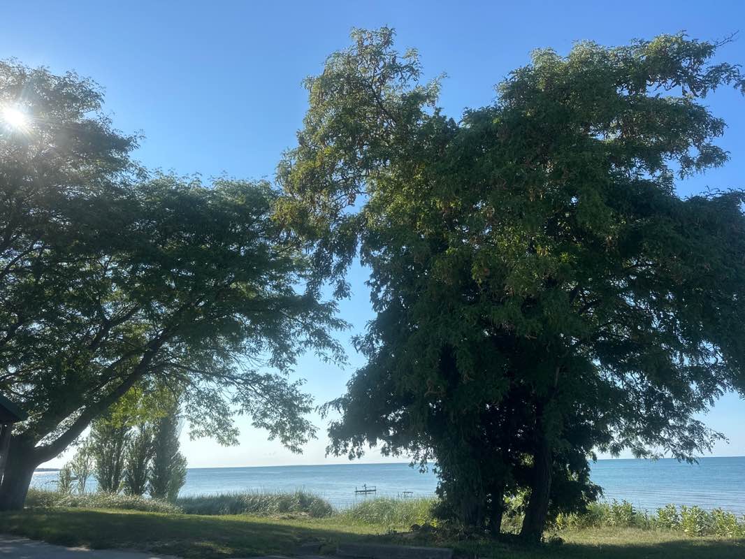 walking near me in Thompson County Park in autumn