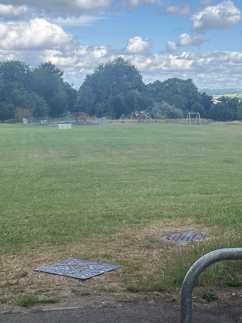 walking near me in Boythorpe Park in summer