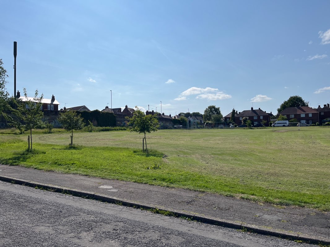 walking near me in Edinburgh Park in summer