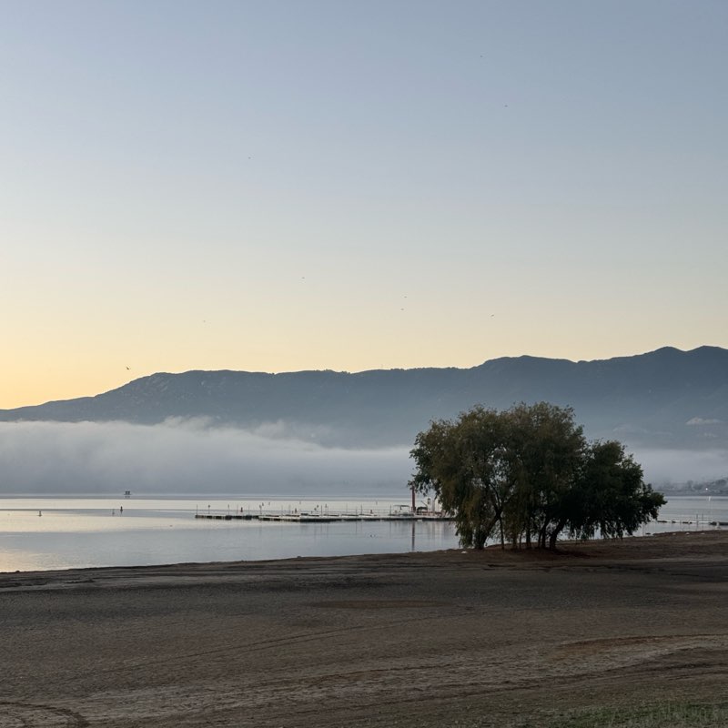 walking near me in Lake Elsinore Recreation Area in autumn