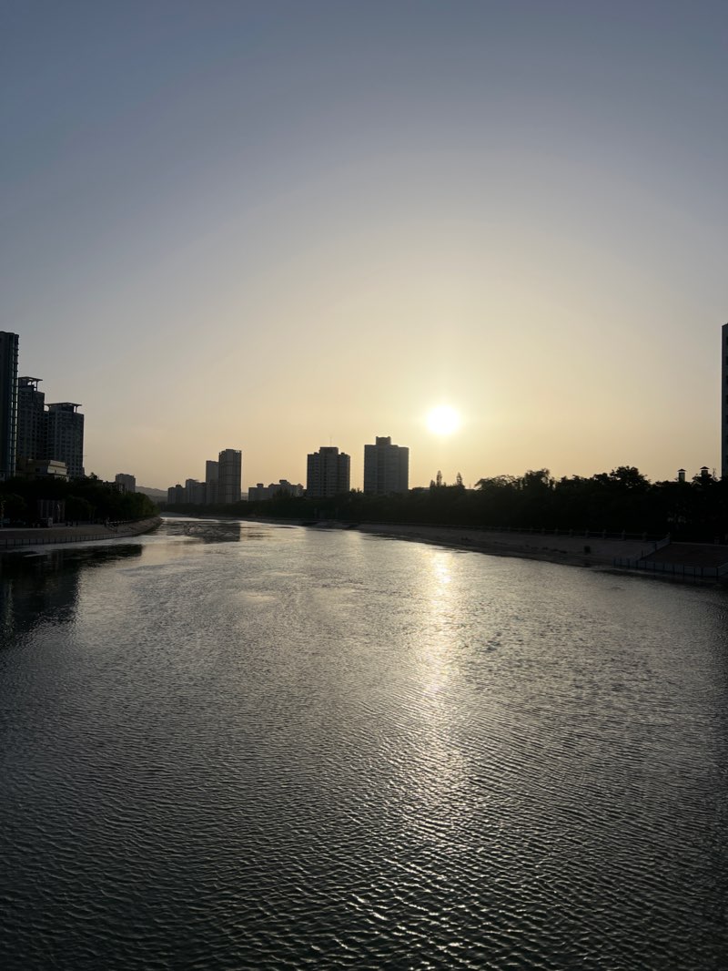 walking near me in 风帆广场 in winter