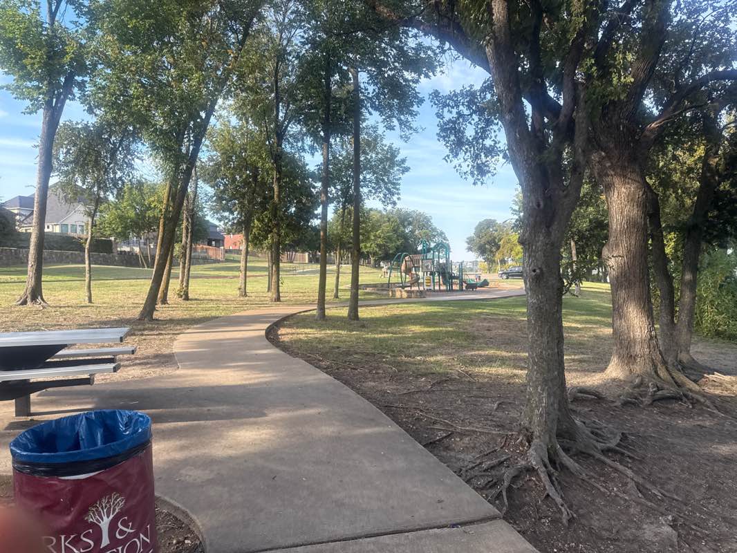 walking near me in Lakeside Park South in autumn