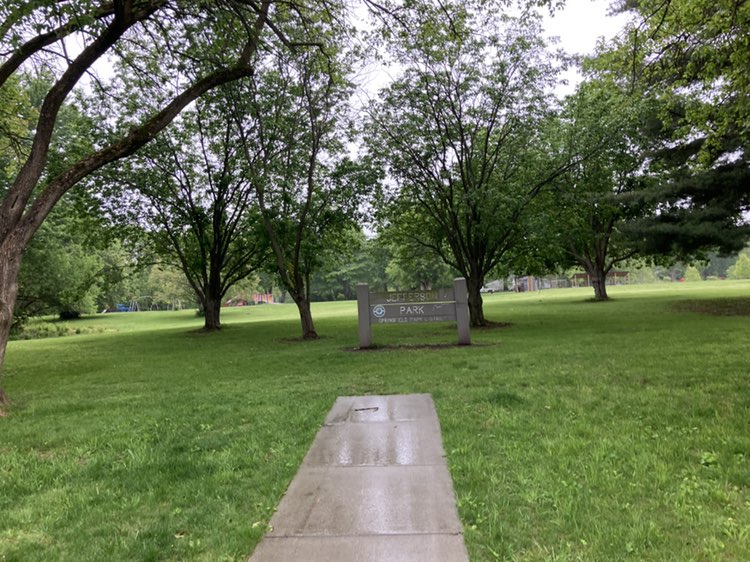 walking near me in Jefferson Park in spring
