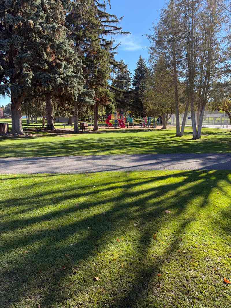 walking near me in Smith Park in autumn