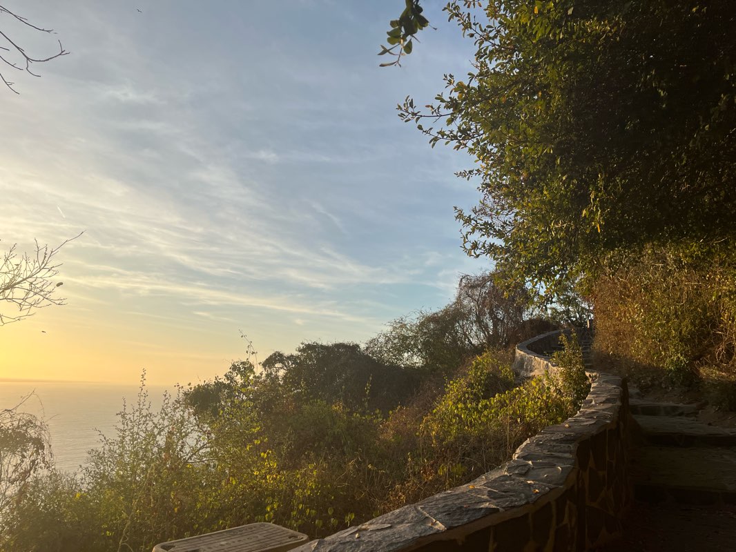 walking near me in Plazuela Zaragoza in winter