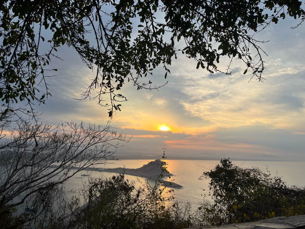 walking near me in Plazuela Republica in winter